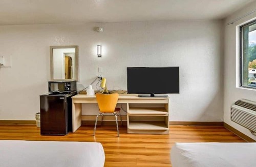 Ogden Apartment | 2 Full Beds | Non-Smoking, Micfridge