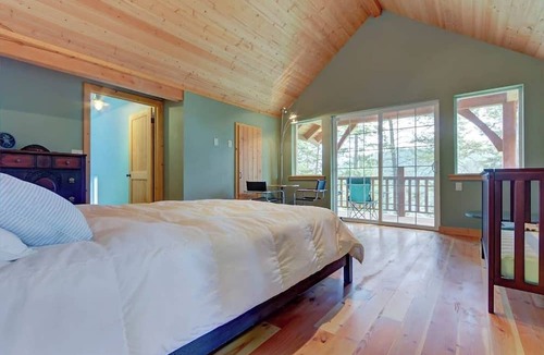 Sagle Cabin | Rustic, dog-friendly cabin with wood-burning stove, lake & mountain views