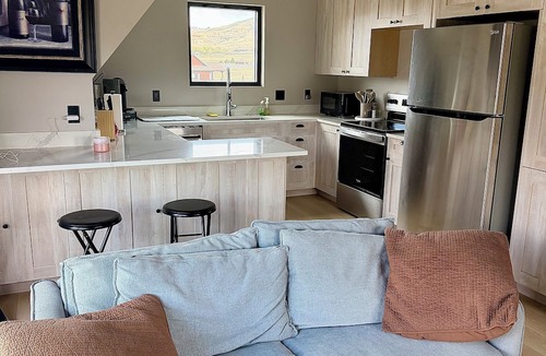 Wapiti Ski Chalet | Cozy 2 Bed Chalet, 30 Min to Yellowstone with EV Charger