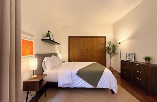 Westlake Apartment | Mid Century Modern 2-bedroom apartment in the heart of Seattle