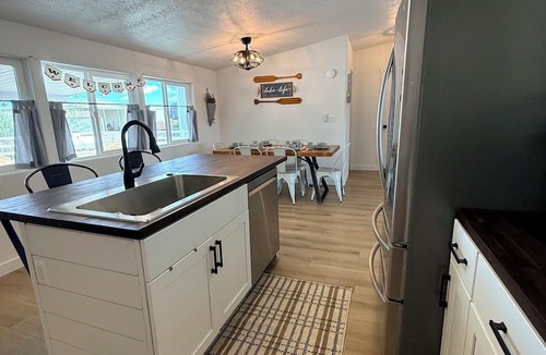 Manila House | New listing in Manila! Boat parking, Sleeps 8+, 12 min to FG Boat Ramp