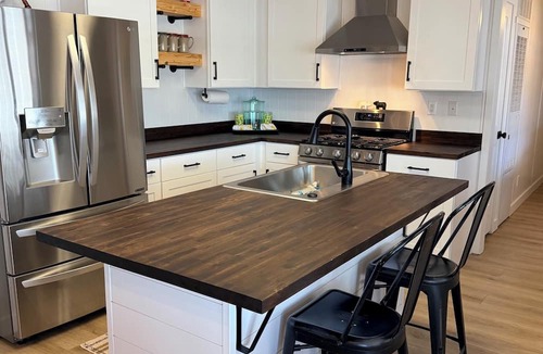 Manila House | New listing in Manila! Boat parking, Sleeps 8+, 12 min to FG Boat Ramp