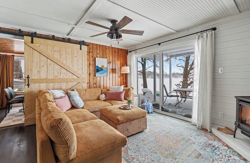 Riverton Township Cottage | Cozy Retro Lakefront Cottage near Lake Michigan
