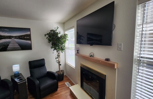 Veterans Park Apartment | Secluded Oasis!