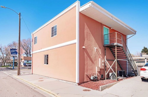 Pocatello Apartment | Pocatello: Retro 2 bed 2 bath upstairs