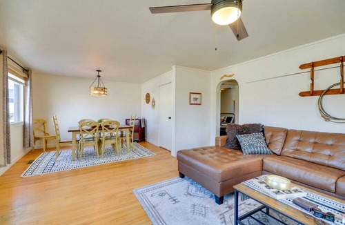 Thermopolis House | Historic downtown bungalow, a short walk to hot springs and dinosaur museum.
