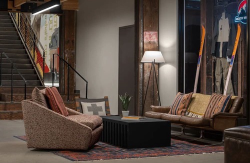 People's Freeway Hotel | Rafter Room at evo Hotel, Free Parking, Dogs are Welcome!