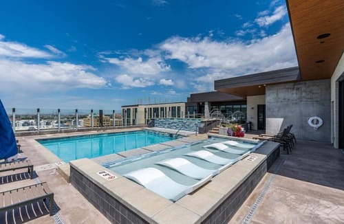Rio Grande Apartment | Downtown SLC Luxury 1BD/1BA- Pool/HotTub 24hrGym