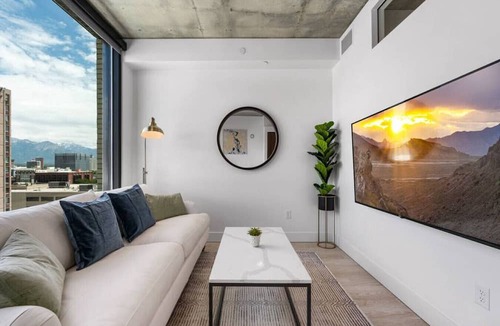 Rio Grande Apartment | Gorgeous Downtown 1BD/1BA - BEST views + Amenities