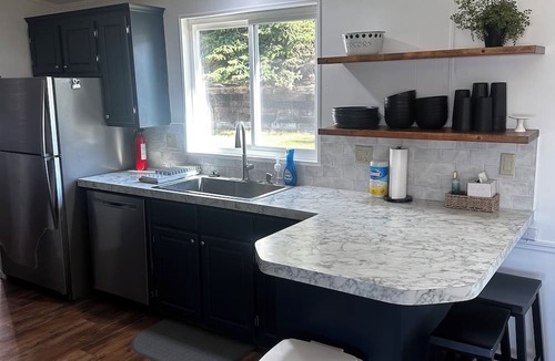 Dingle House | 1-Min Walk to Private Beach, Lake Views, Pickleball, Gated Family Getaway!