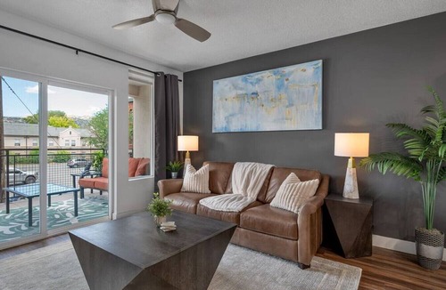 Downtown Salt Lake City Apartment | Deluxe 1BR 1BA Pool, Gym, Htub, Pkg