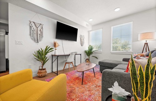 People's Freeway Condo | LUX SLC Townhome King Bd Garage Sauna Near Airport