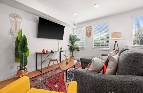 People's Freeway Condo | SLC - Delta Ctr -King Bd - Airport - Garage