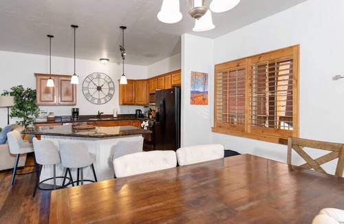 Bear Hollow Village Condo | Moose Mgmt-Bear Hollow 3303: Pool-Hot Tub-Grill-AC-Parking