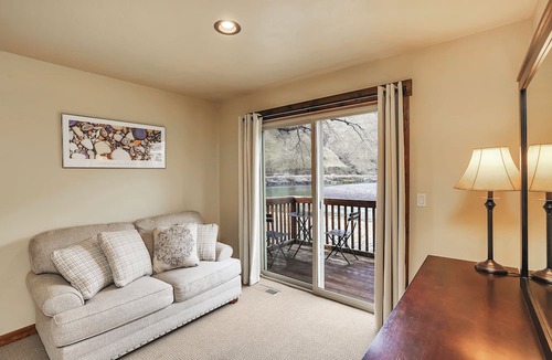 Riggins House | Riverside retreat at Rita Rapids Lodge