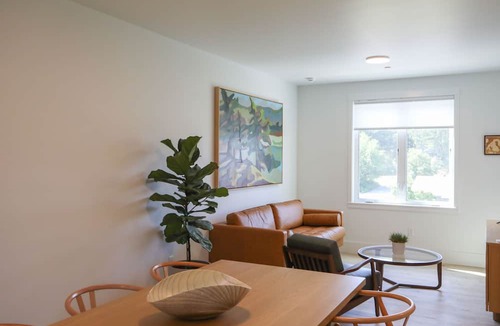 Eastsound House | Brand New Madrona Suites #3 Modern 3 bedroom in the heart of Orcas Island