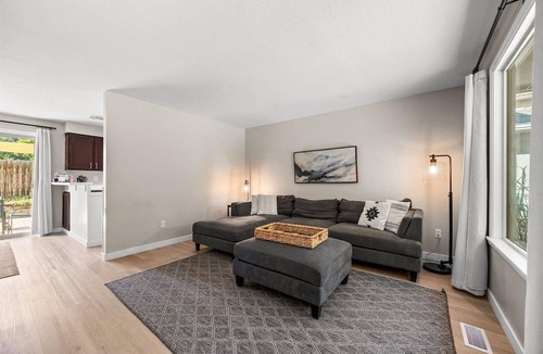 Boise Bench House | Dog Friendly Light & Bright Space | > 10 min Drive to Downtown & BSU | 5 min Drive to Saint Als