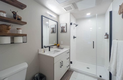 Boise Apartment | Botanicals & Cattle Vibes | Unique Vista Escape