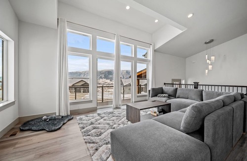 Eden House | Sky’s Edge B7 | Near Powder Mtn |Hot Tub & 2 LR’s