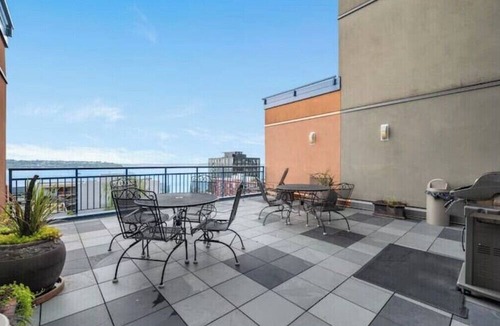 Belltown Condo | Stylish Downtown Condo w/ Parking, Gym, and Pool.
