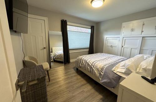 Twin Falls House | Lux Home, pet friendly,fully fenced