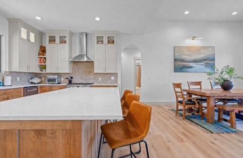Irwin House | New Mountain Retreat near Palisades- Sleeps 8