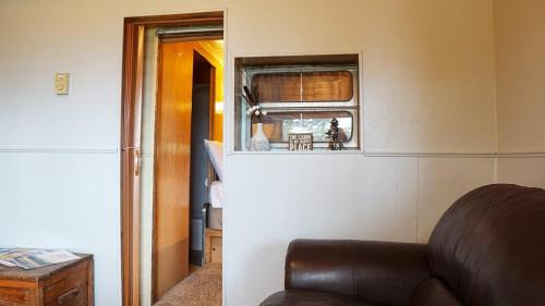 Irwin House | Cozy 2-bed cabin looking over Palisades Lake