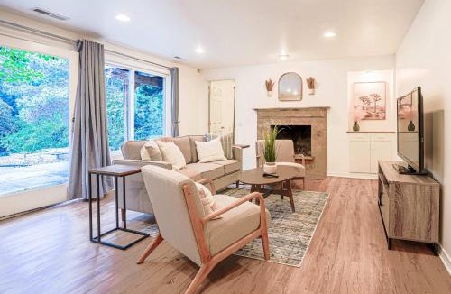 Mercer Island House | Serene Mercer Island 3B Lower Unit near LR station