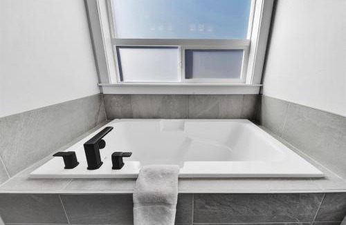 Nampa House | Heron House Near Lake and Golf