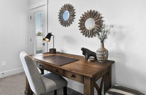 Nampa House | Heron House Near Lake and Golf