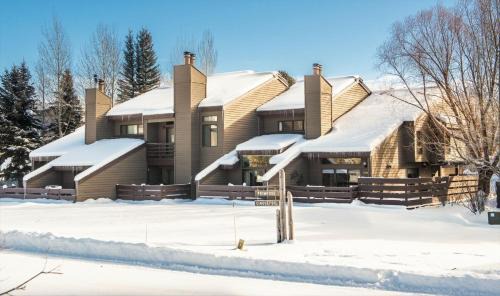 Moose Wilson Road Apartment | RMR: Cinquefoil 1615 Condo in The AspensWilsonWY
