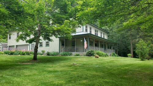 St. Maries Apartment | Ahrs Creek Retreat In the Timber