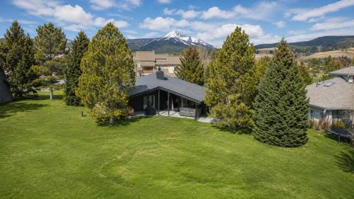 Big Sky Meadow Village House | Luxury Big Sky Golf Course Retreat with Hot Tub