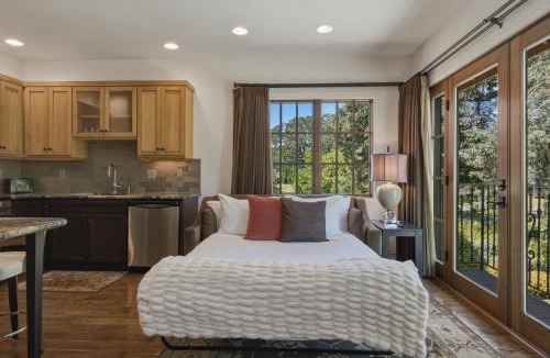 Hood River Hotel | Columbia Cliff Villas