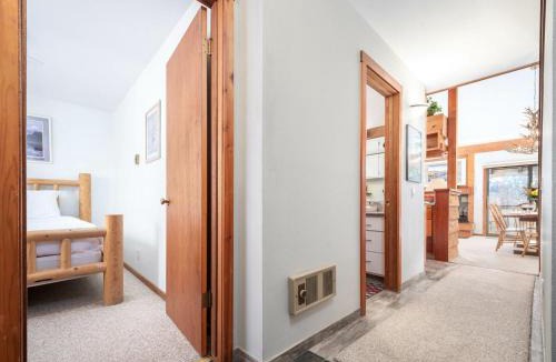 Moose Wilson Road Apartment | RMR: Sarvisberry 3022 Condo in The Aspens
