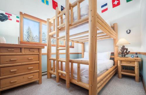 Moose Wilson Road Apartment | RMR: Sarvisberry 3022 Condo in The Aspens