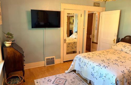 University District Bed & Breakfast | This Old Frat House Boutique Guest