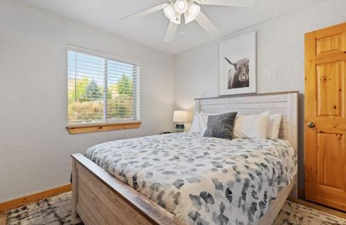 Fish Haven House | Brando Lodge - Gorgeous Cabin, Hot Tub, Fire Pit, Canyon Access, Lake Views