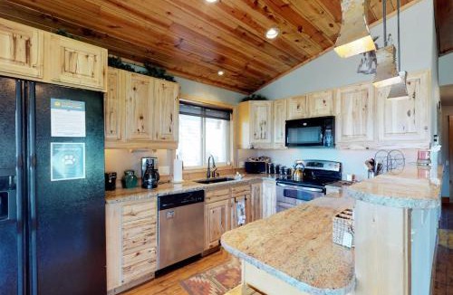 New Meadows House | Camas Family Cabin