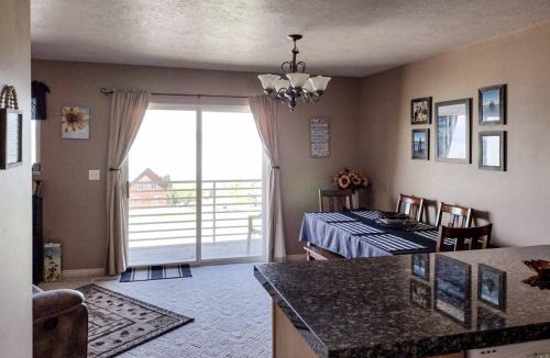 Harbor Village House | Lakeview Condo 871 3