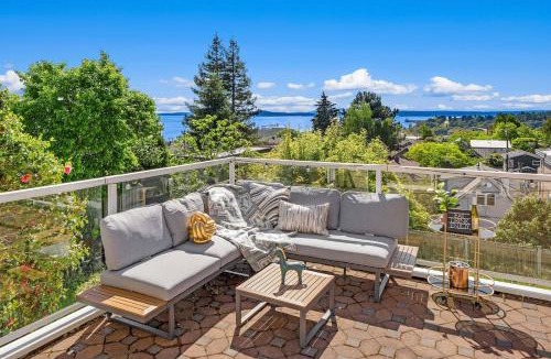 West Queen Anne House | Modern Queen Anne Home with Stunning Water Views