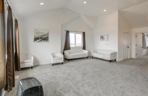 Idaho Falls Apartment | Balcony & Stunning Views: Airy Apt in Idaho Falls