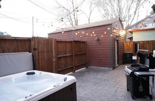 Downtown Salt Lake City House | Luxury Downtown Retreat 4BR w Hot Tub & Views