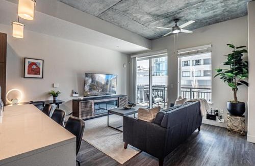 Rio Grande Apartment | Designer - by Convention Center Pool, HTub, 24-7 Gym