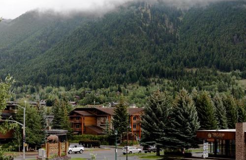 Jackson Hotel | The Lodge at Jackson Hole