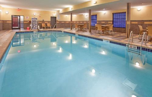 Dickinson Hotel | Hampton Inn & Suites Dickinson ND