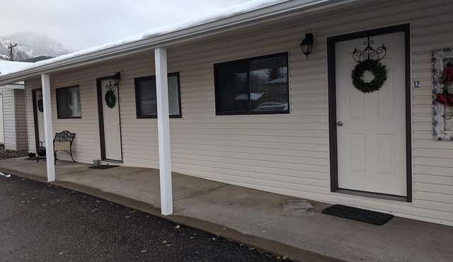 Bar H Motel