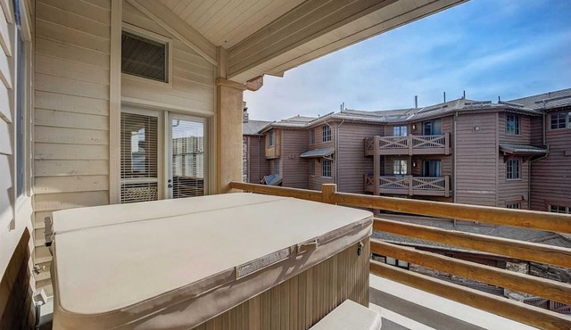 Mont Cervin #32 by Avantstay Ski In Ski Out Home in Silver Lake Village w/Hot Tub