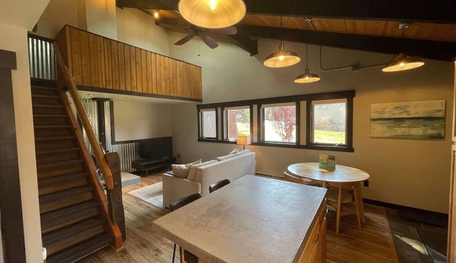 Big Sky Cozy Condo - Town Center, community pool/hot tub/sauna