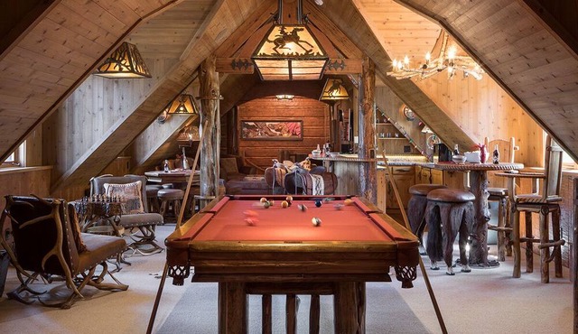 Private, luxury four-bedroom main house and two-bedroom guest house. in Wilson